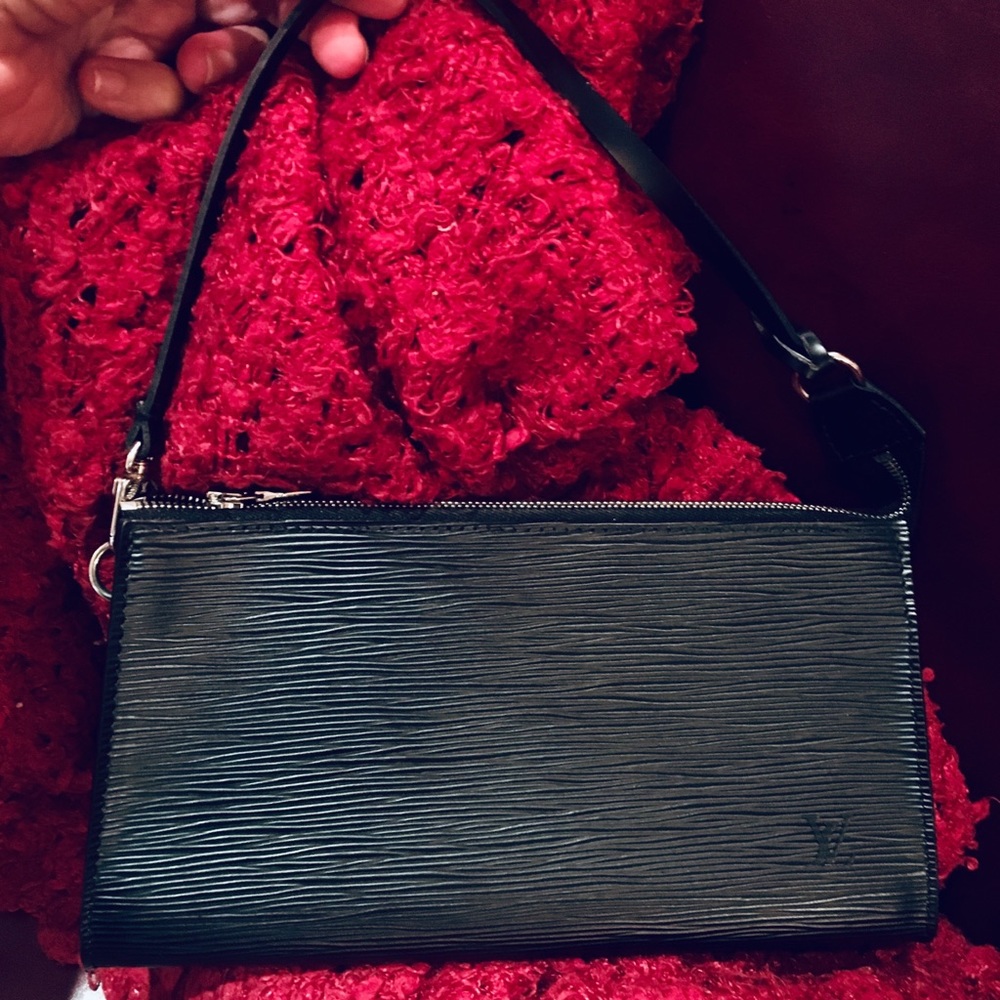 Louis Vuitton Black Epi Poshette & Silver Extender